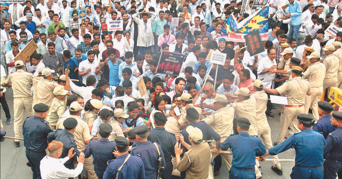 Rajasthan Police Lathi Charge On Doctors, National Media